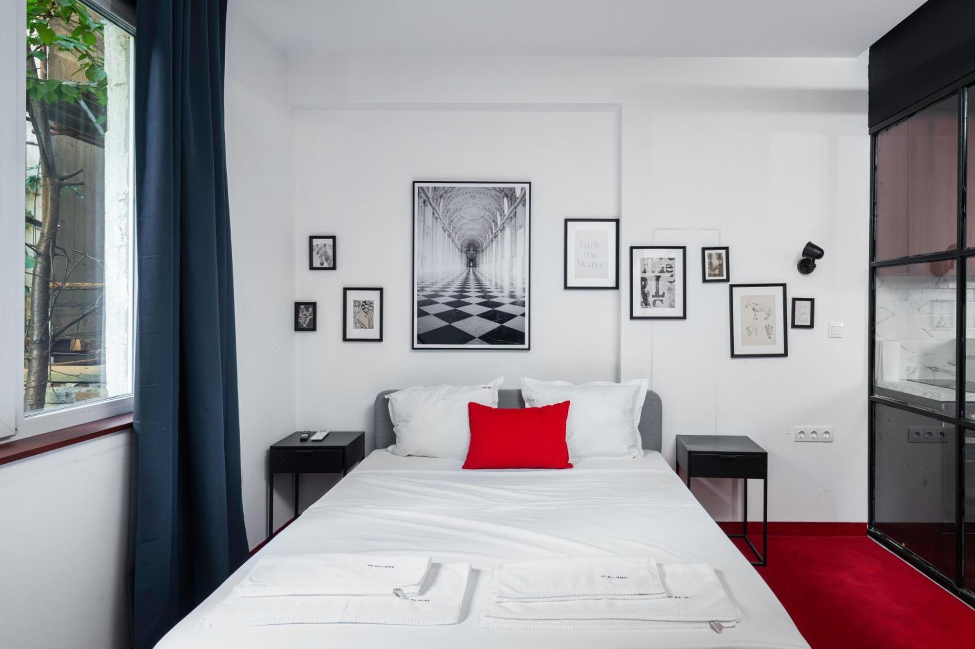 Central Art-Inspired Flat With Private Garage Sofia Eksteriør billede