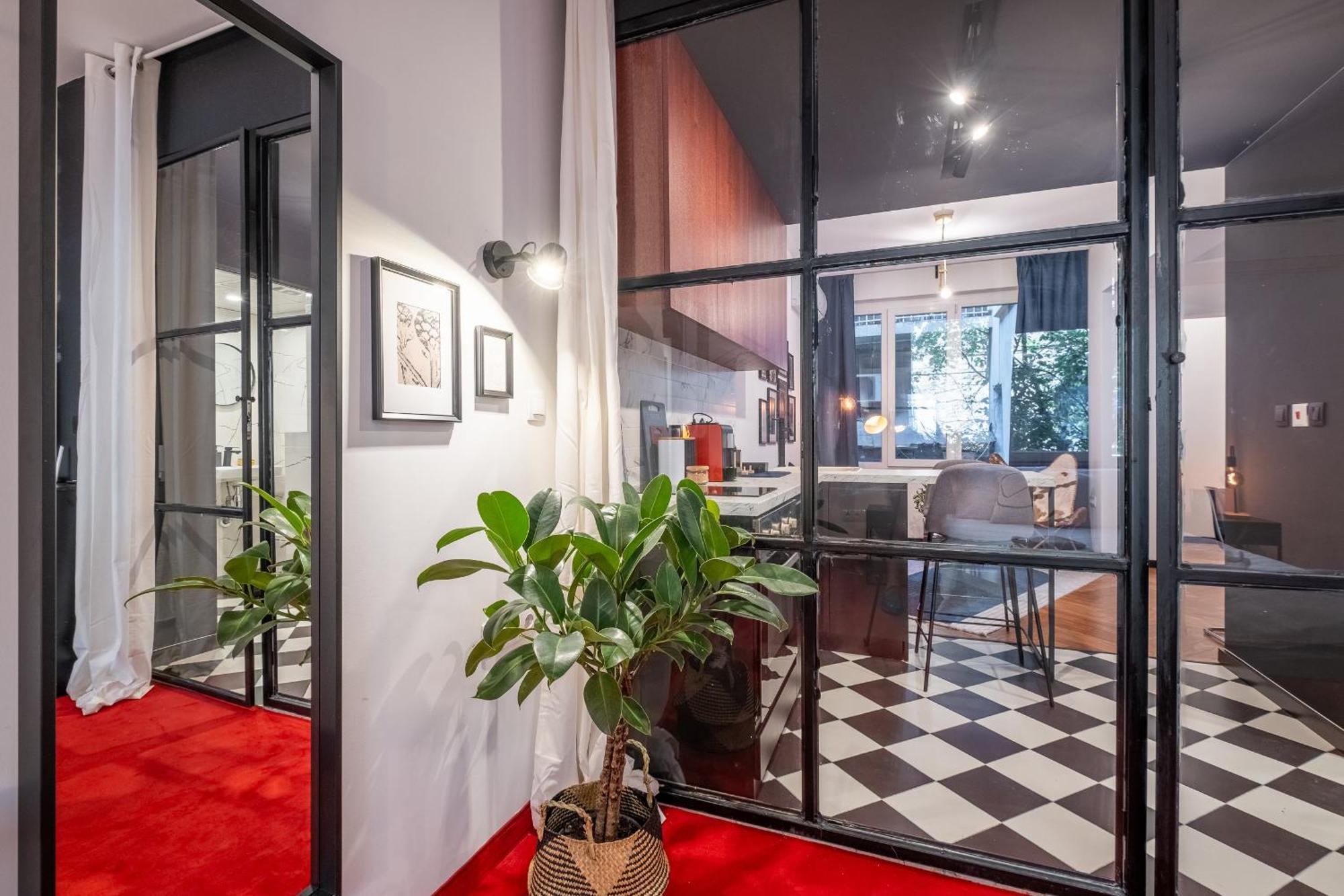Central Art-Inspired Flat With Private Garage Sofia Eksteriør billede