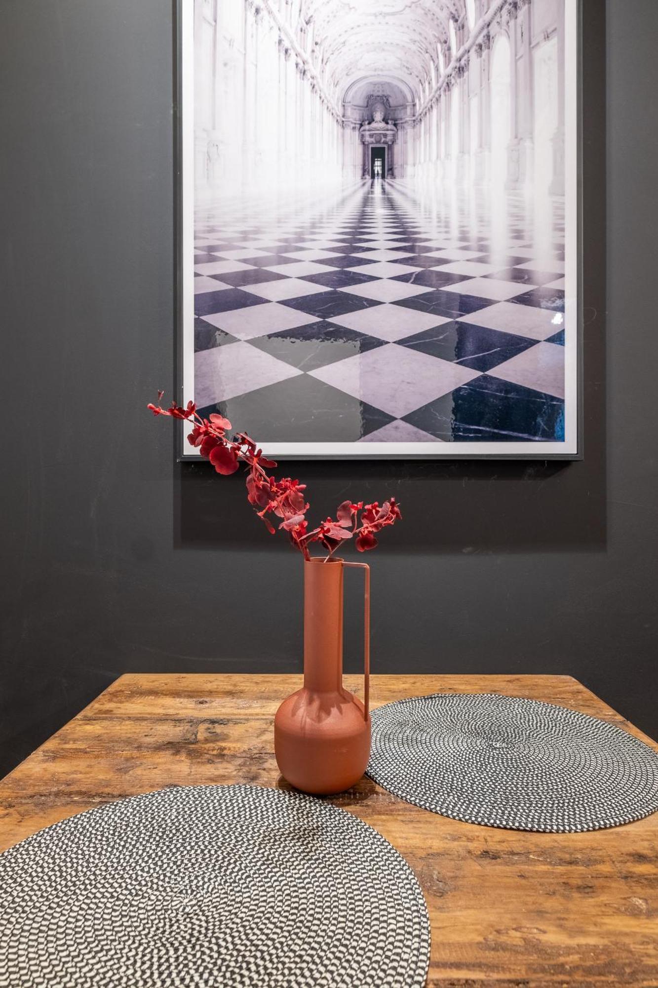 Central Art-Inspired Flat With Private Garage Sofia Eksteriør billede