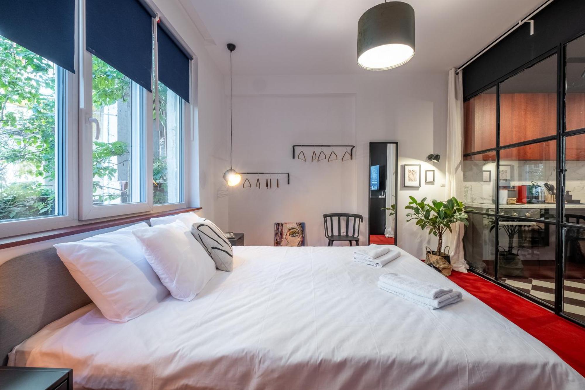 Central Art-Inspired Flat With Private Garage Sofia Eksteriør billede